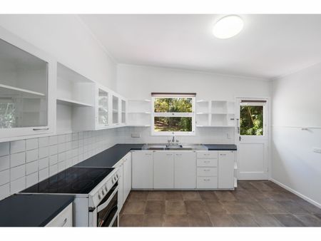 Charmingly Renovated High-side Corinda Home - Photo 5