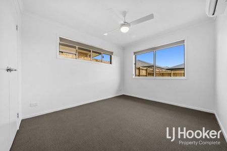 Brand New - Modern Family Home with Contemporary Comfort & Low-Maintenance Living - Photo 4