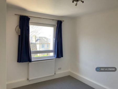 2 bedroom penthouse to rent - Photo 2