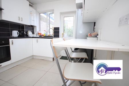 1 Bedroom Room in Flat Share To Rent - Photo 4