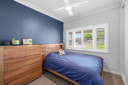 Beautiful Family Home in Prime Location + Pool - Photo 3