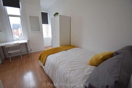 Large First Floor Room In A House Share - Southchurch Village - Windermere Road, SS1 - Photo 2
