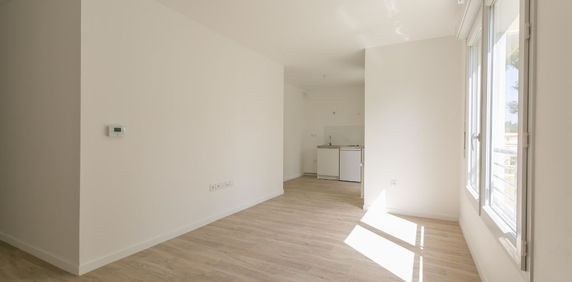 Location Appartement 1 pièce 31m² STE GENEVIEVE DES BOIS 91700 - Photo 2