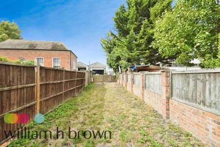 High Street - Photo 2