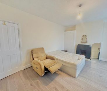 5 bedroom semi-detached house to rent - Photo 1