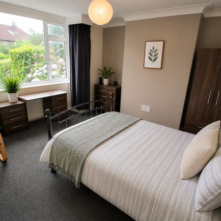 5 bedroom semi-detached house to rent - Photo 4