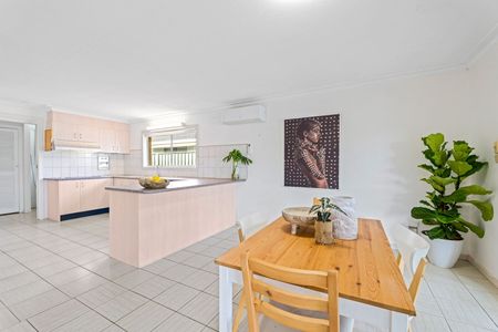 11 Sundowner Court, Mermaid Waters, QLD 4218 - Photo 4