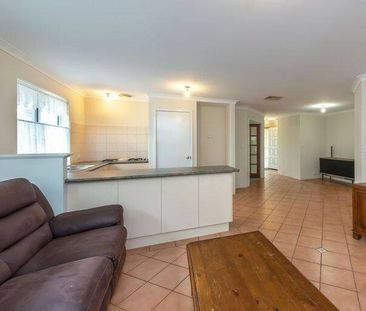 Charming Family Home in Redcliffe - Photo 2
