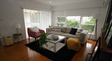 Spacious 3 Beds and study - Photo 2