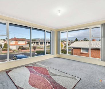 Large Family Home - Photo 2
