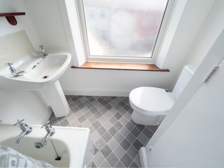 2 bedroom terraced house to rent - Photo 3