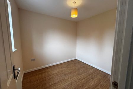 Scarlett Avenue - Photo 3