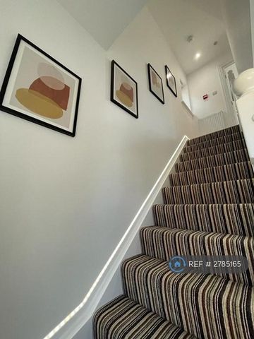 1 bedroom in a house share to rent - Photo 3