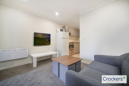 New carpet, paint and brand new furniture! - One bedroom unit - Photo 2