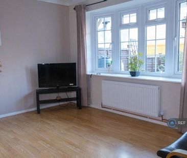 2 bedroom end of terrace house to rent - Photo 2