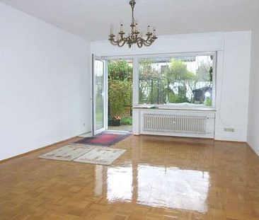 *CHARMANT UND GANZ NEU RENOVIERT REIHENENDHAUS MIT PARKETT UND NEUER EBK IN RUHELAGE* - Foto 2