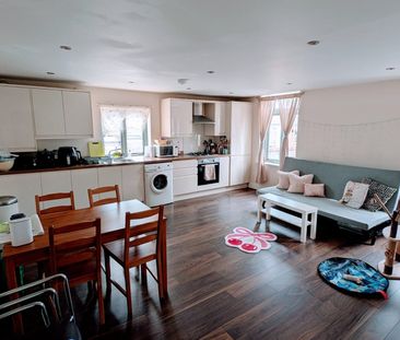 Room in a Shared Flat, Morden Road, SW19 - Photo 3