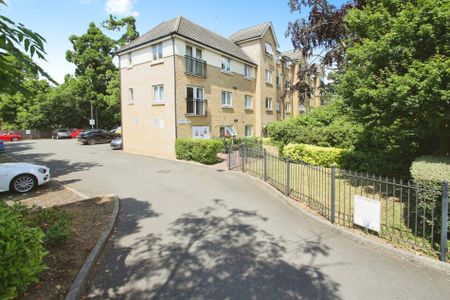 2 bed flat to rent in Harefield Road, Uxbridge, UB8 - Photo 5