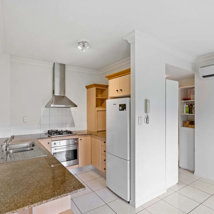 Furnished One Bedroom Apartment in Award Wining Complex - Photo 1