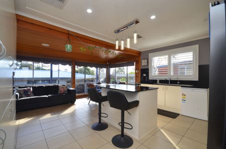Modern 3 Bedroom Family Home - Photo 5