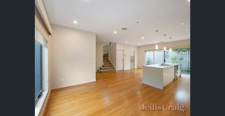 IMPRESSIVE TOWNHOUSE IN THE IDEAL LOCATION - Photo 3