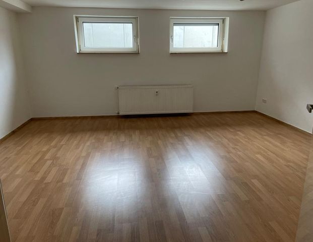 Helle Souterrainwohnung 3 Zi,Kü,Bad, 90m2 in ruhiger Lage - Foto 1