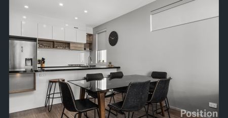 Fully Furnished Outstanding Top Floor Apartment – Exceptional Location. - Photo 5