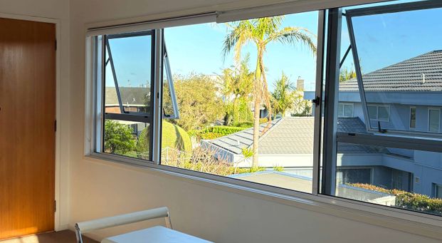 Seaside & Sunny 3-Bed Private House to Rent - Photo 1