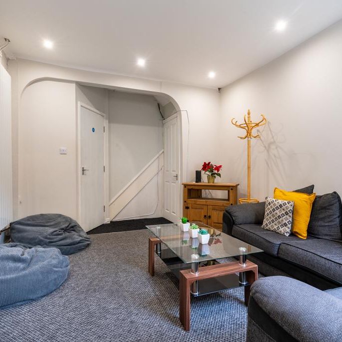 4 bedroom terraced house to rent - Photo 1