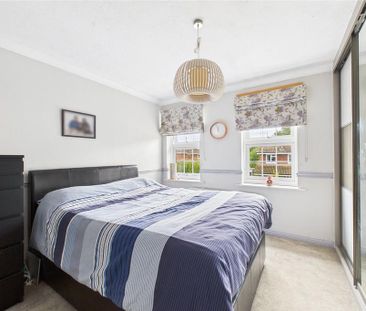 4 bedroom link detached house to rent - Photo 5