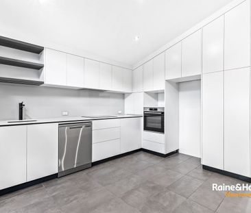 Stylishly renovated house in the heart of Erskineville - Photo 1