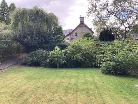 4 bedroom detached house to rent - Photo 2