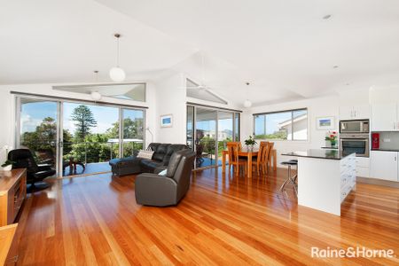 Style and location - A great home to relax or entertain - Photo 3