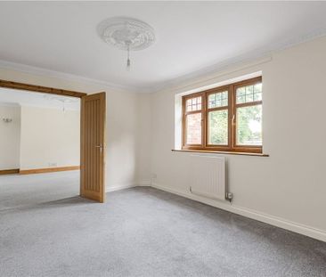 A 7 bedroom detached three storey property situated within the Vill... - Photo 4