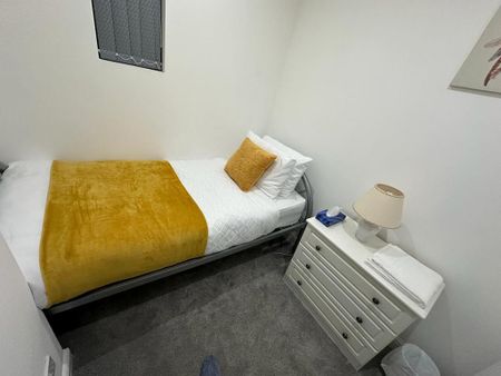 4 bedroom semi-detached house to rent - Photo 4
