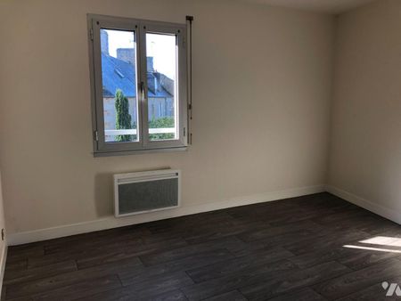 A LOUER Centre Ville d'AVRANCHES Appartement sans ascenseur situé au 2ème étage comprenant : ... - Photo 4