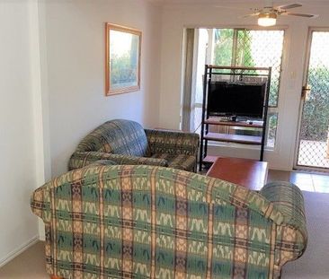 Fully Furnished 3 Bedroom Townhouse in Sunnybank - Photo 3