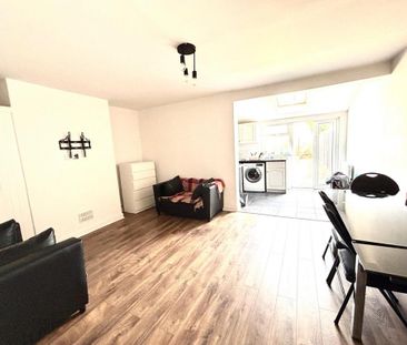 3 bedroom terraced house to rent - Photo 5