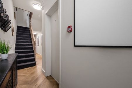 Room in a Shared House, Carmichael Road, SE25 - Photo 2
