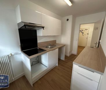 Location Appartement 2 pièces 59m² LILLE 59000 - Photo 3