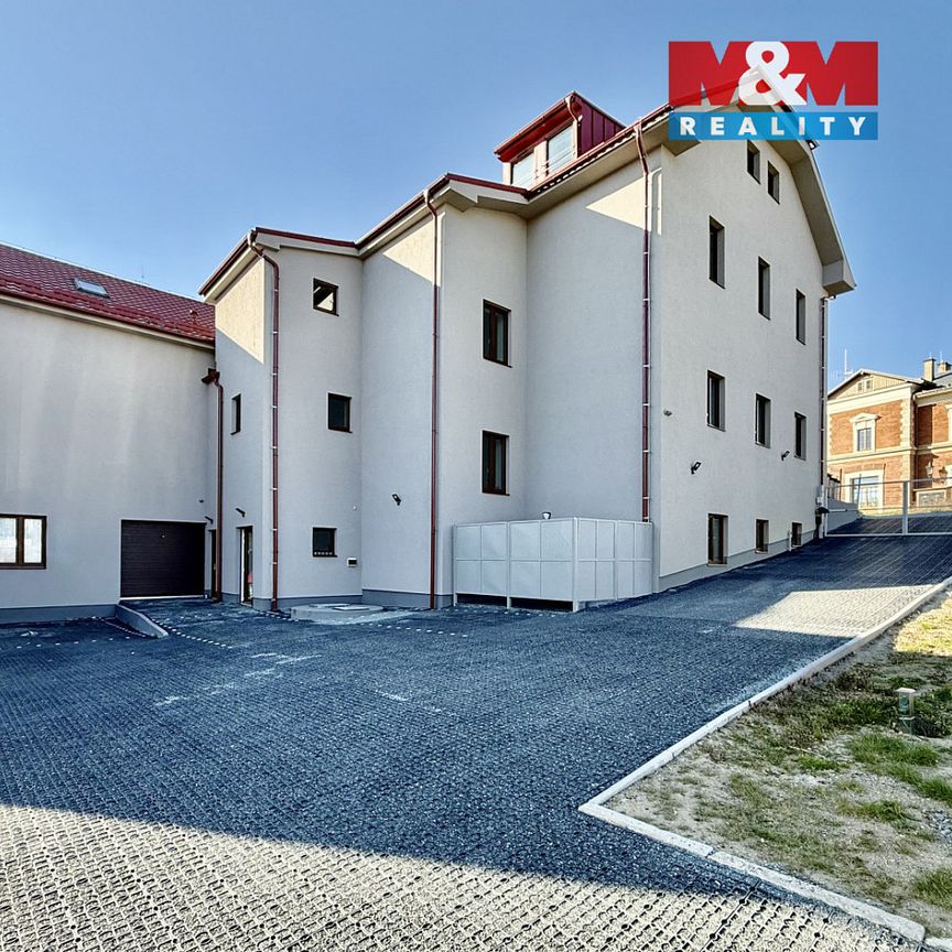 Pronájem bytu 3+1 143 m² - Fotografie 1