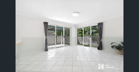 BEAUTIFUL LOWSET IN QUIET POCKET OF WYNNUM WEST - BRAND NEW DUCTED AIR-CON BEING INSTALLED. - Photo 3