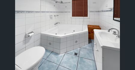 3 Bedroom Brick Home with Sunroom - Photo 2