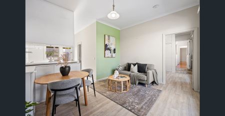 A FAMILY SANCTUARY OF LIGHT, SPACE AND PRIVACY - Photo 2