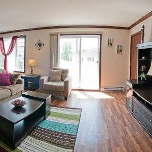 Beau grand 5 1/2 Sur Boul. Thibeau - Photo 2