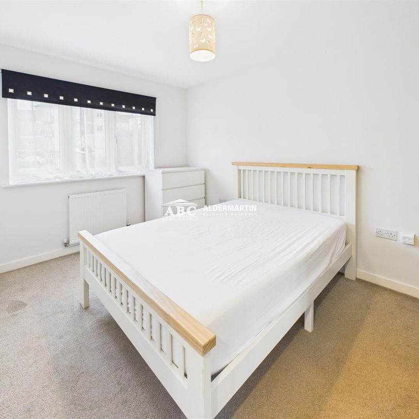 Cezanne Road, WD25 9BF, Watford - Photo 1