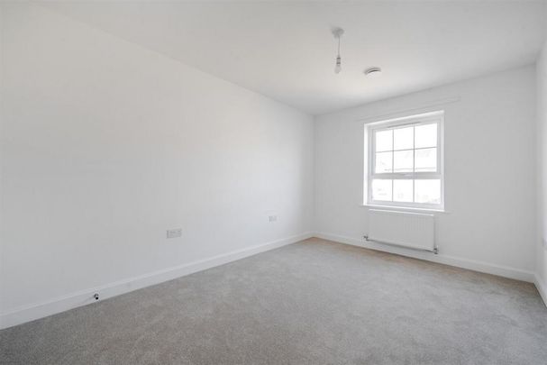 4 bedroom detached house to rent - Photo 1