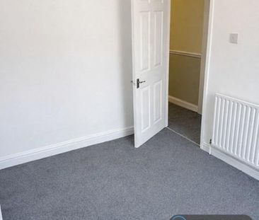 3 bedroom end of terrace house to rent - Photo 3
