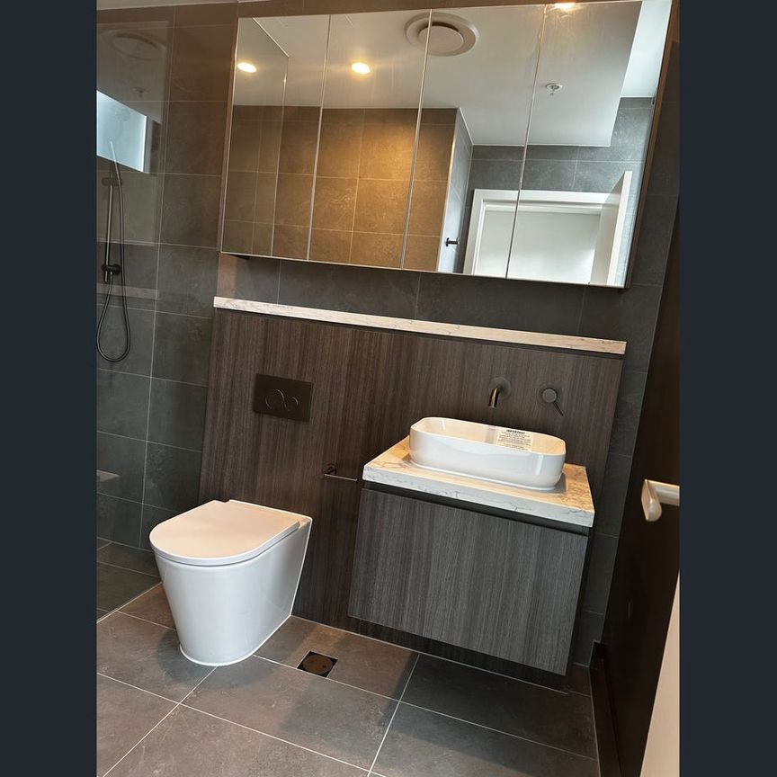 Stylish 2-Bedroom Apartment in a Convenient Lidcombe Location - Photo 1