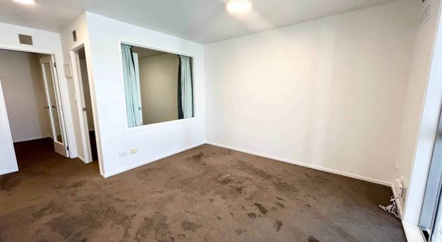 Unfurnished 2 bedroom Apartment w/ Carpark - Photo 1